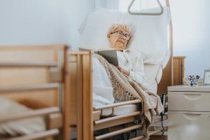 Lit médicalisé idéal pour les personnes handicapées (1)